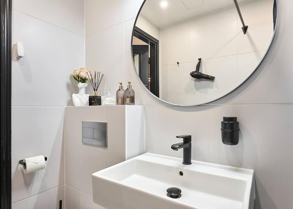Urban-Glam City Centre Studio With A Gym And Terrace Ταλίν Εξωτερικό φωτογραφία